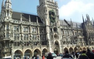 Das Rathaus von München auf dem Marienplatz,