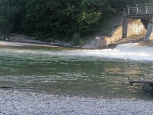 Die Isar am Flaucher. 